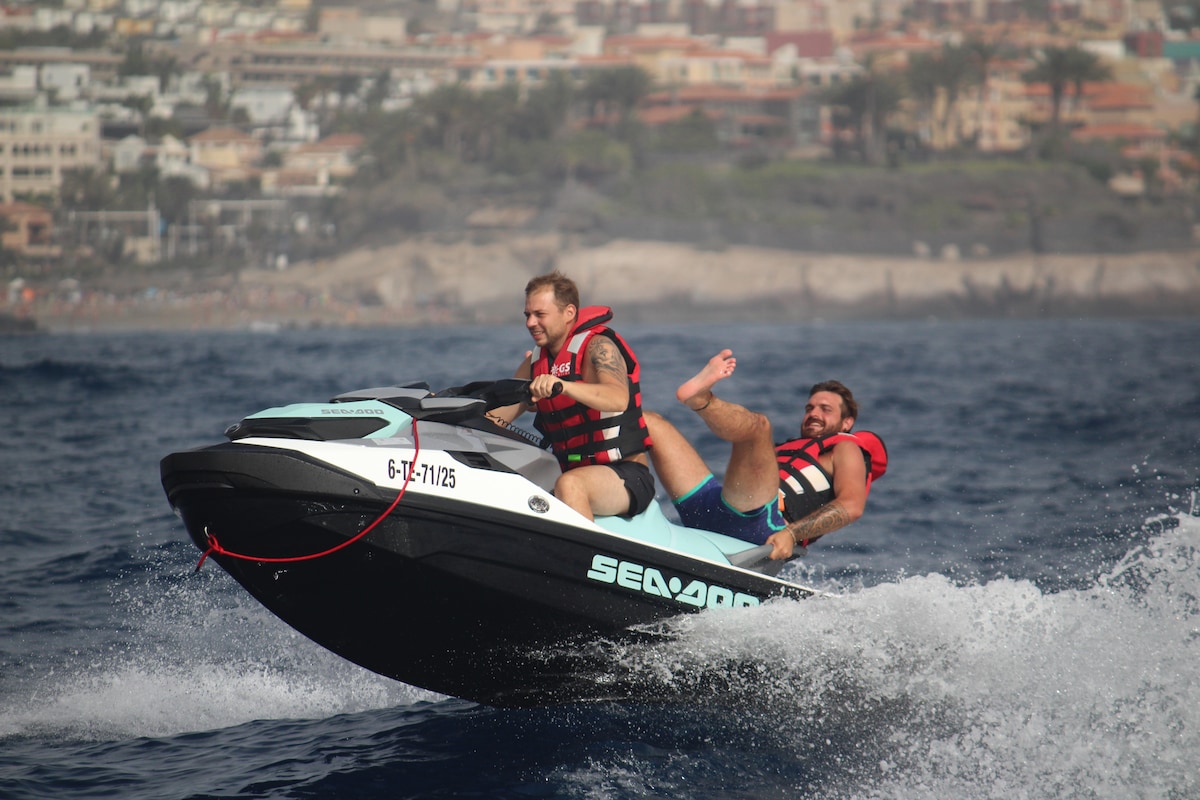 Cavalca le Onde di Tenerife in un Tour in Jetski