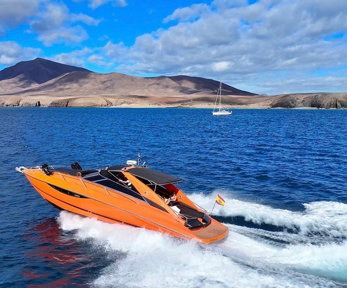 Rilassati a Lanzarote su una barca di lusso
