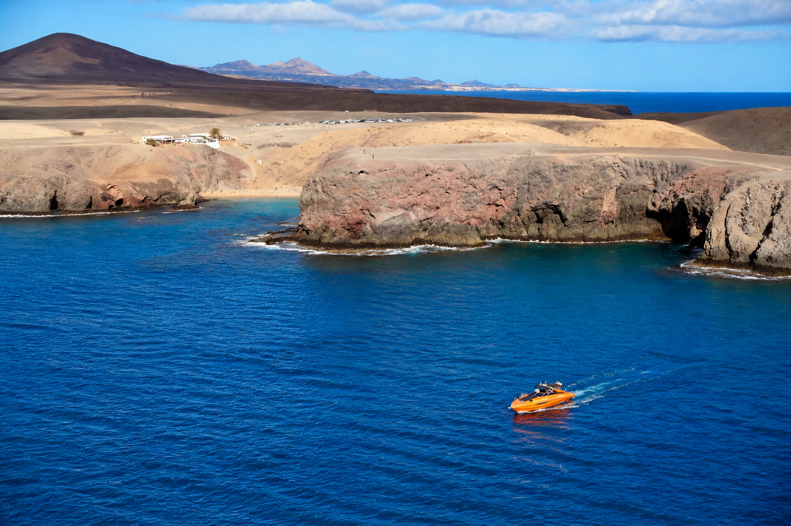 Rilassati a Lanzarote su una barca di lusso