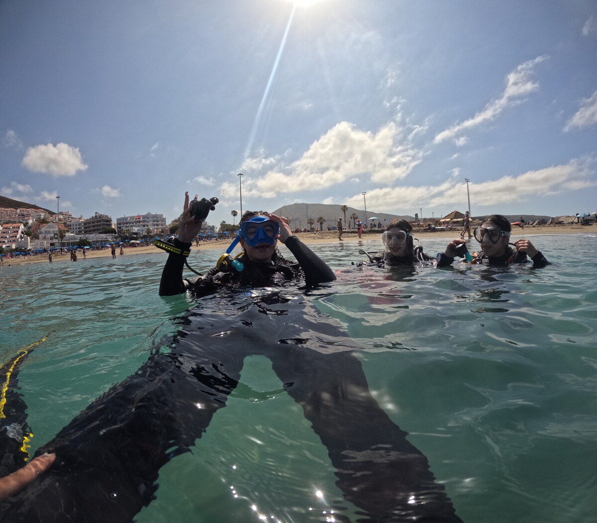 Fai snorkel nelle acque cristalline di Costa Adeje