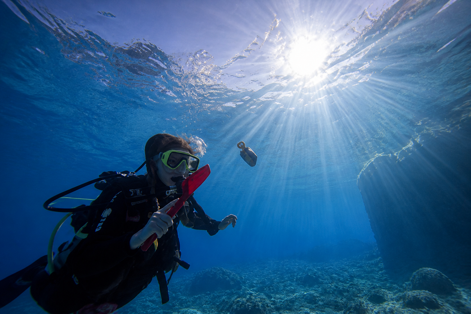 Fai snorkel nelle acque cristalline di Costa Adeje