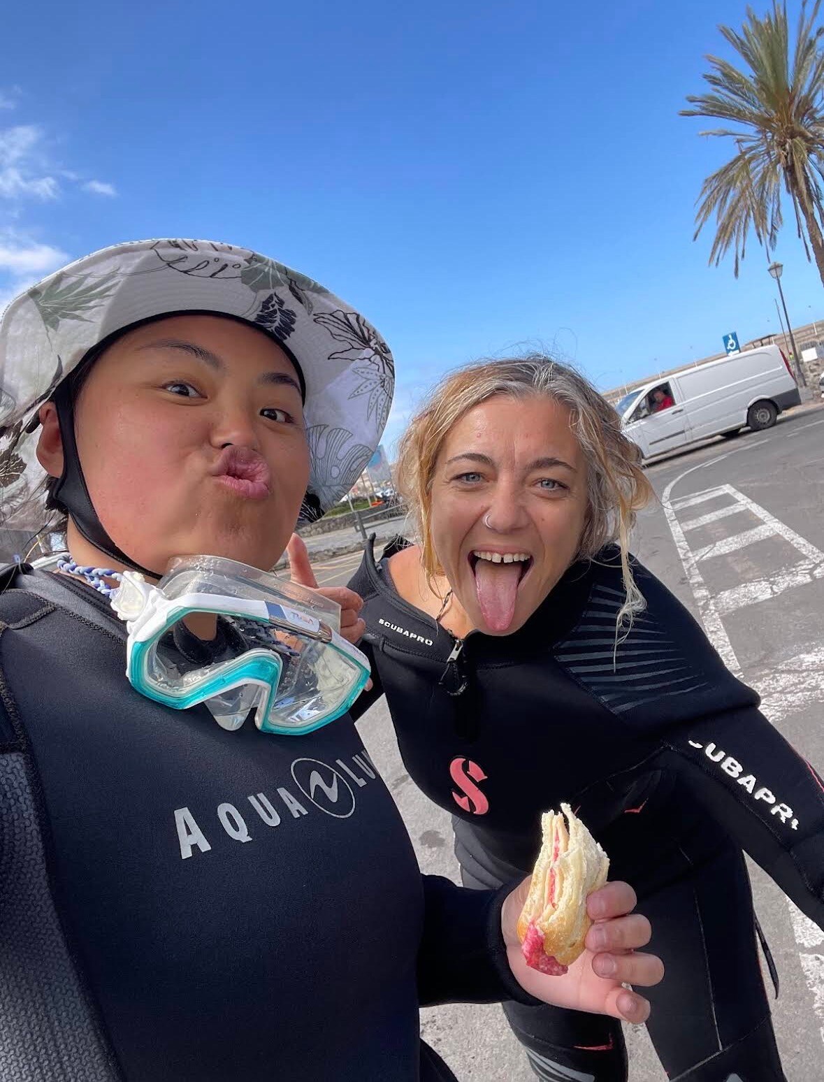 Fai snorkel nelle acque cristalline di Costa Adeje