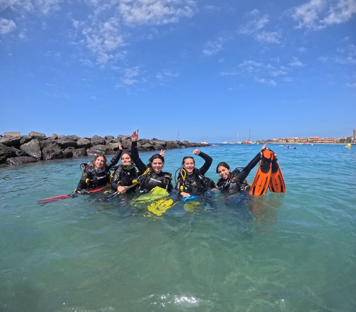 Fai snorkel nelle acque cristalline di Costa Adeje